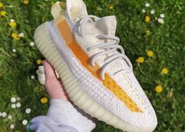 会变色的 Yeezy 350 V2 ！这双新品你觉得如何？