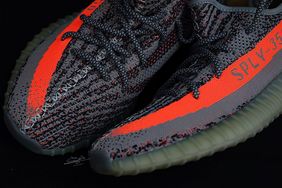 Yeezy 350 V2「灰橙满天星」 最新实物图曝光！