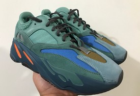 全新 adidas Yeezy Boost 700 “Faded Azure” 实物图曝光！