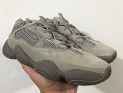 全新 adidas Yeezy 500 “Ash Grey”  实物图曝光！