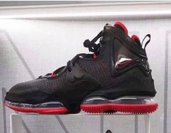 全新 LeBron 19 黑红配色实物图曝光！