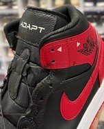 全新黑红配色 AJ1 Adapt 实物图曝光！