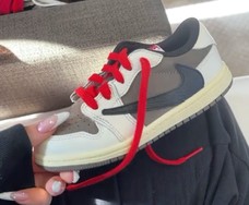 全新 Travis Scott x Air Jordan 1 Low 1 实物图曝光！