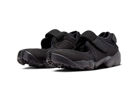 全新 Nike Air Rift “Triple Black” 官图曝光！