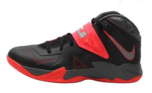 NIKE Zoom Soldier 7