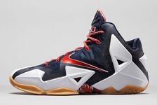 NIKE LEBRON XI