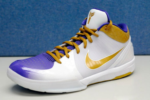 NIKE ZOOM KOBE IV