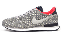 Nike Internationalist