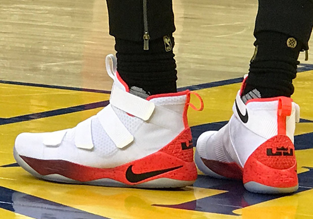 lebron-soldier-11-white-red-finals-pe.jpg