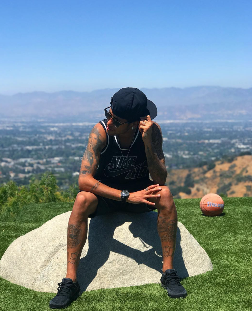 neymar-nike-air-vapormax-triple-black.png