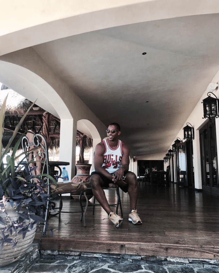 Victor-Cruz-Air-Max-97-Metallic-Gold.png
