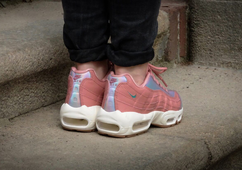 nike-air-max-95-red-stardust-iridescent-2.jpg