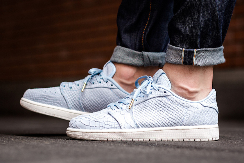 air-jordan-1-low-no-swoosh-ice-blue-872782-441-1.jpg