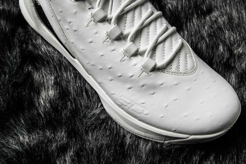 under-armour-curry-3-low-lux-white-ostrich-4.jpg
