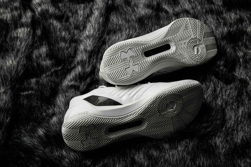 under-armour-curry-3-low-lux-white-ostrich-2.jpg