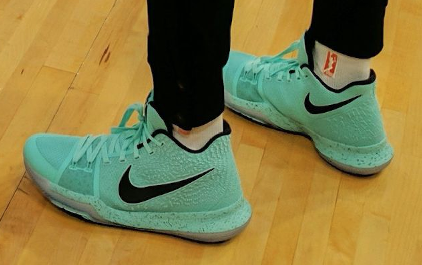 nike-kyrie-3-aqua-852395-401.png
