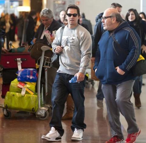 mark-wahlberg-in-air-jordan-iii-retro-88-06-570x558_large.jpg