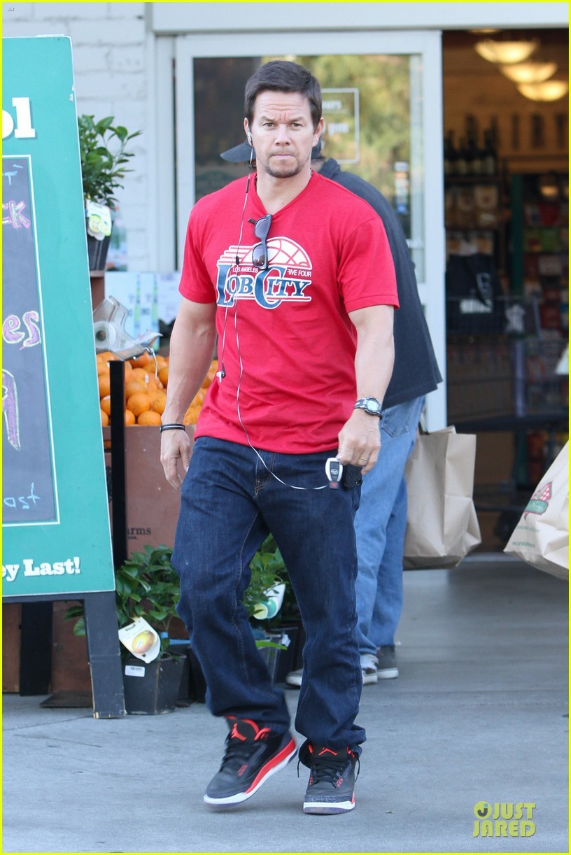 mark-wahlberg-talk-show-appearances-in-two-weeks-02.jpg