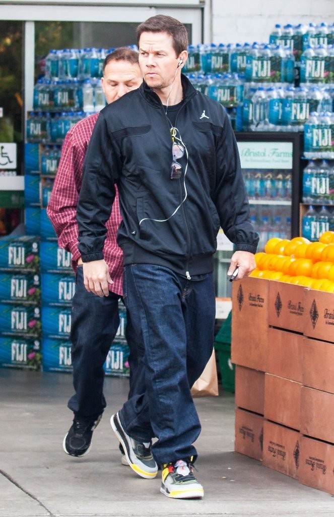 Mark+Wahlberg+Stops+Bristol+Farms+5qabl9253tYx.jpg