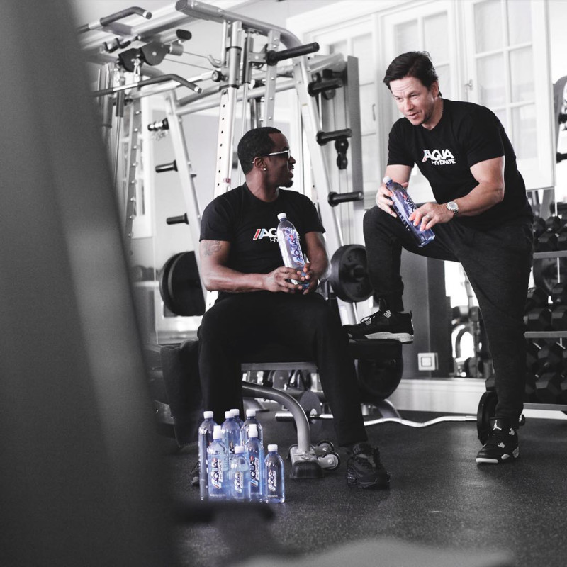 mark-wahlberg-air-jordan-4-oreo-puff-daddy-nike-air-max-95.jpg