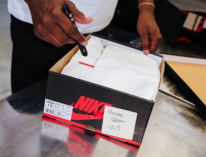 off-white-air-jordan-1-michael-jordan-5.jpg