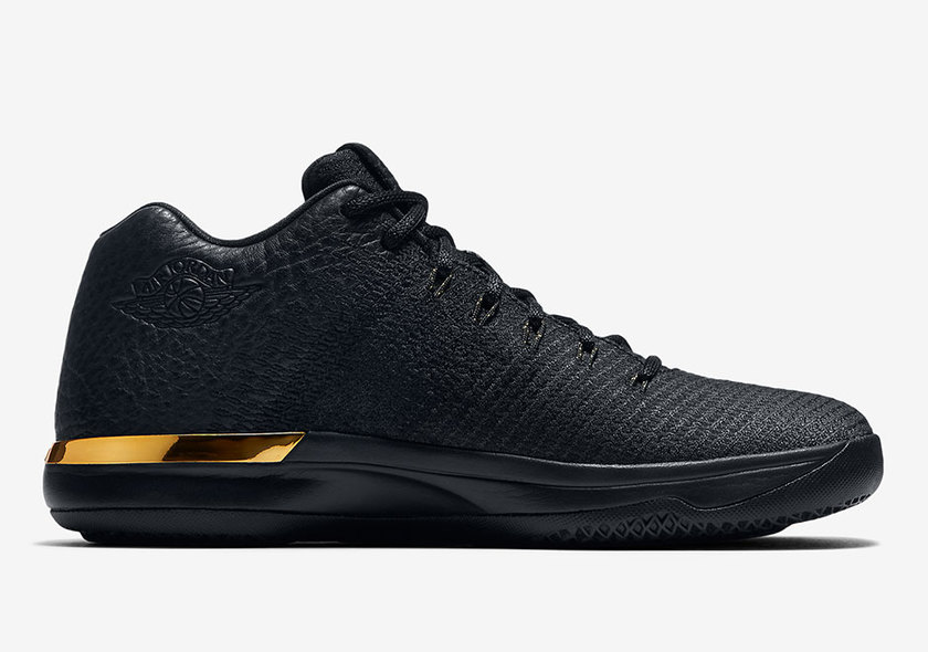 air-jordan-xxx1-low-black-gold-897564-023-2.jpg