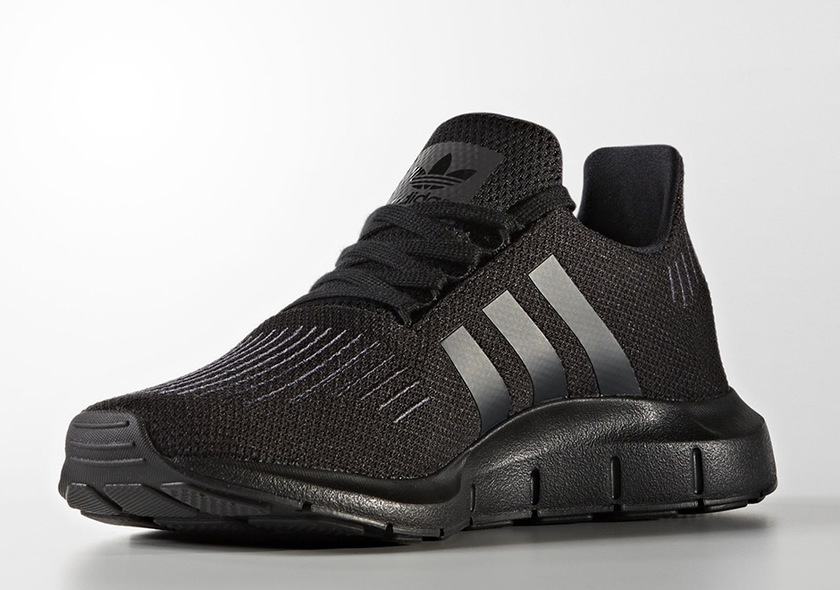 adidas-swift-run-triple-black-3.jpg