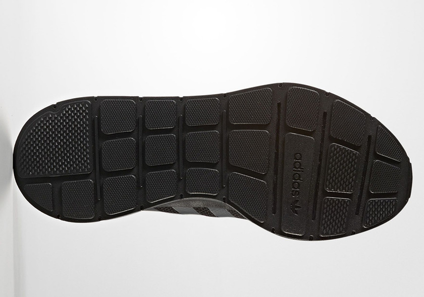 adidas-swift-run-triple-black-5.jpg