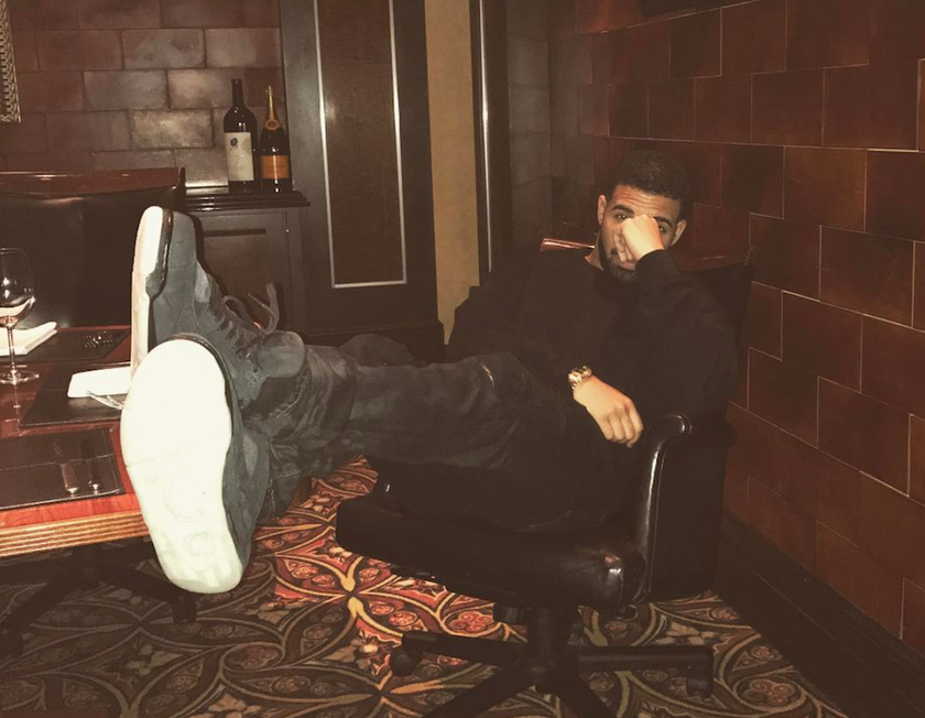 drake-wears-kaws-x-air-jordan-4-black.png