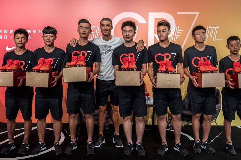http-%2F%2Fcn.hypebeast.com%2Ffiles%2F2017%2F07%2Fhttp-2F2Fhypebeast.com2Fimage2F20172F072Fchristiano-ronaldo-debuts-new-nike-hyperadapts-002.jpg
