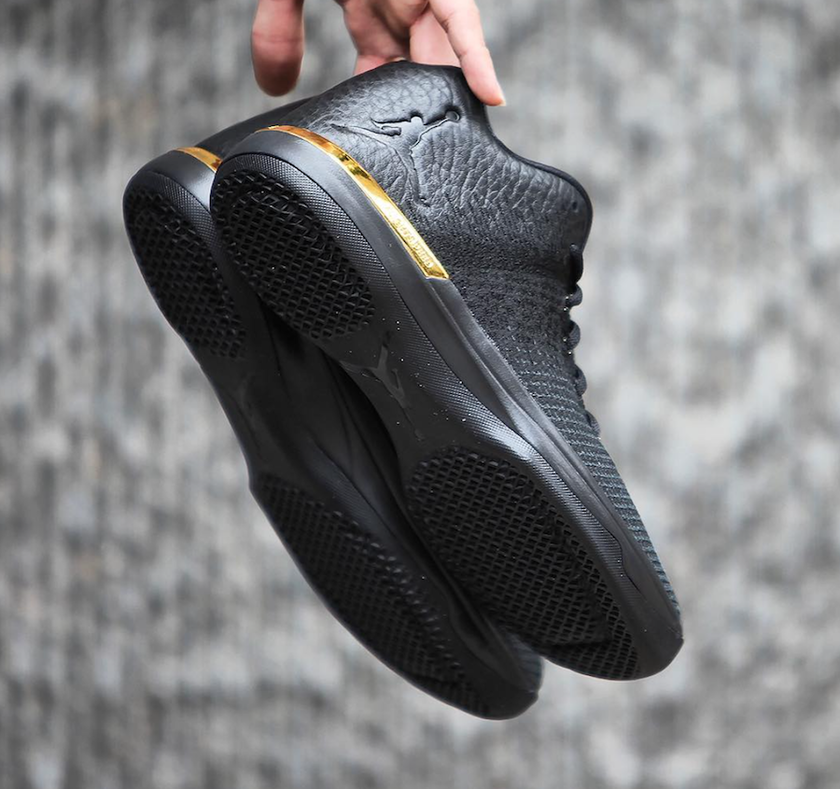 air-jordan-31-low-black-gold-4.png