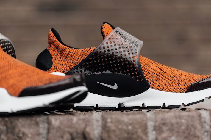 nike-sock-dart-se-terra-orange-1.jpg