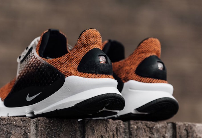 nike-sock-dart-se-terra-orange-2.jpg