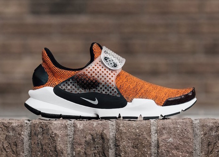 nike-sock-dart-se-terra-orange.jpg