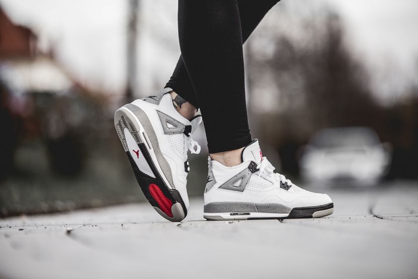 nike-air-jordan-iv-retro-og-bg-white-cement-836016-192-mood-1.jpg