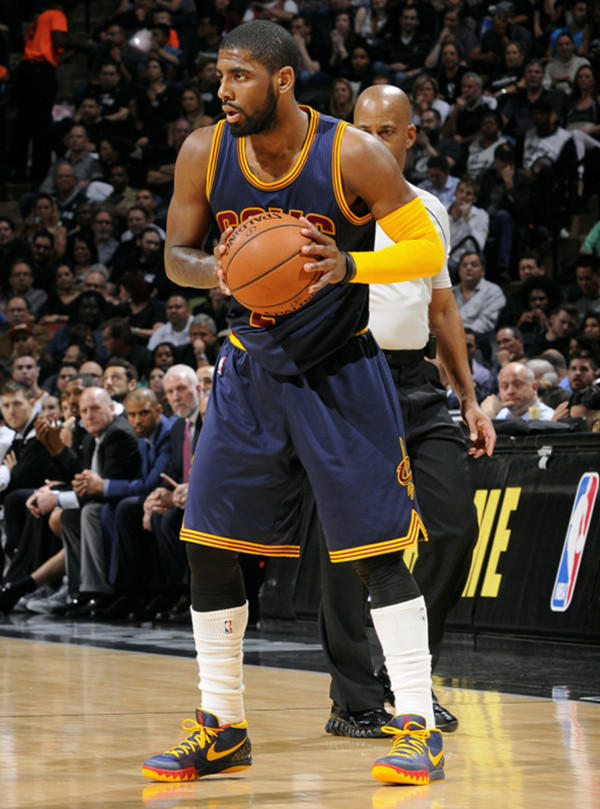 欧文上脚Kyrie1.jpg