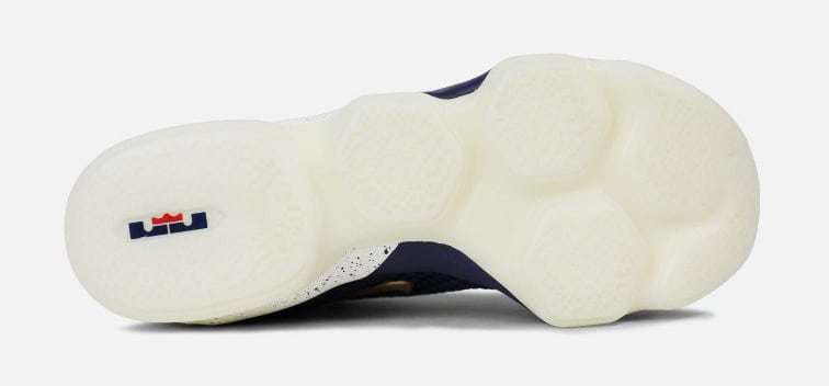 nike-lebron-14-low-878636-400-sole.jpg