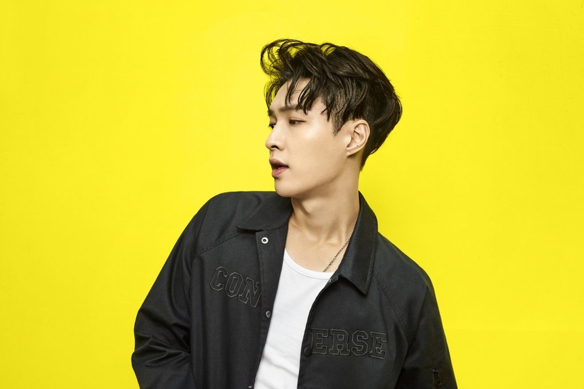 zhang-yixing-lay-converse-one-star-1.jpg