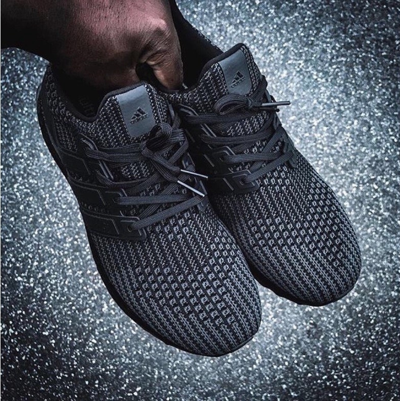 adidas-ultraboost-4-triple-black-3.jpg