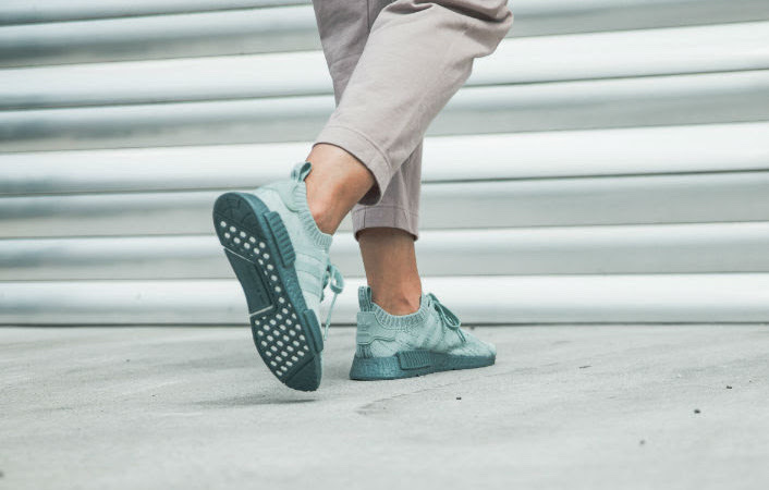 adidas-nmd-r1-sea-crystal-cg3601-5.jpg