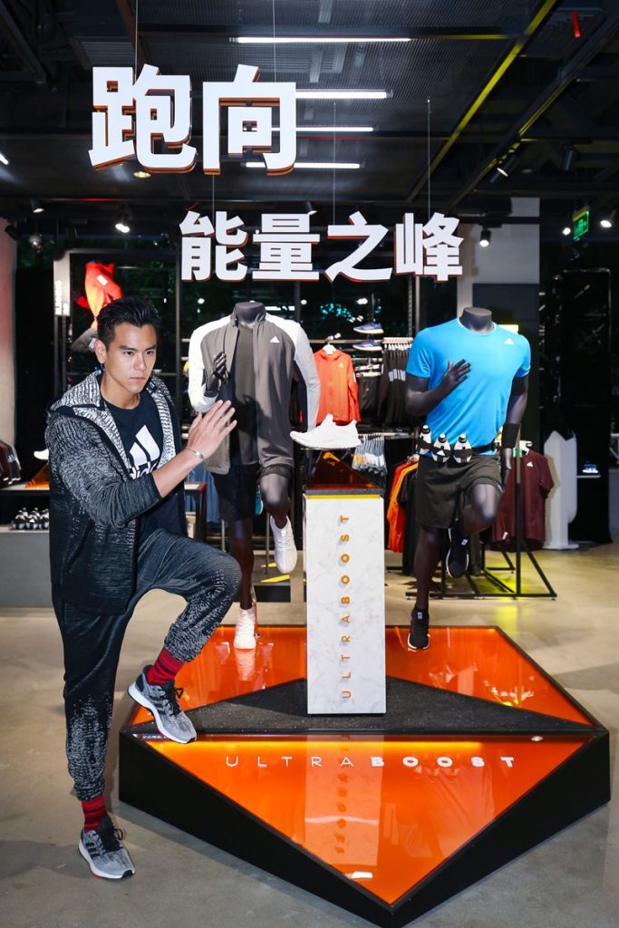 彭于晏在阿迪达斯上海品牌中心跑步区域-683x1024.jpg