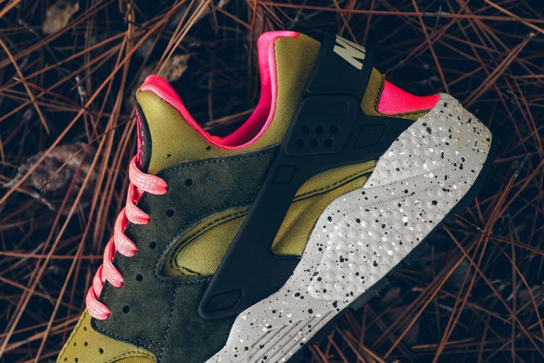 Nike_Air_Huarache_run_prm_desert_moss_cobblestone_704830_302_sneaker_politics_4-768x513.jpg