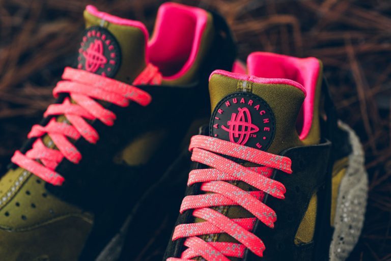 Nike_Air_Huarache_run_prm_desert_moss_cobblestone_704830_302_sneaker_politics_7-768x513.jpg