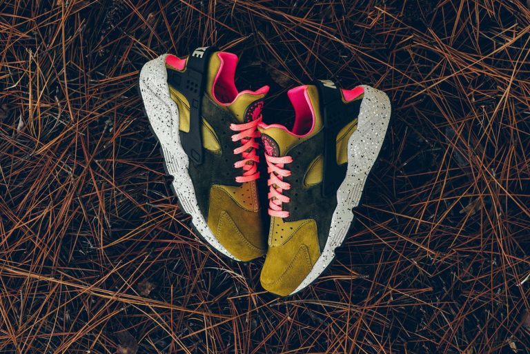 Nike_Air_Huarache_run_prm_desert_moss_cobblestone_704830_302_sneaker_politics_10-768x513.jpg