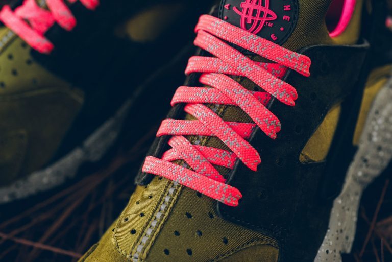 Nike_Air_Huarache_run_prm_desert_moss_cobblestone_704830_302_sneaker_politics_8-768x513.jpg