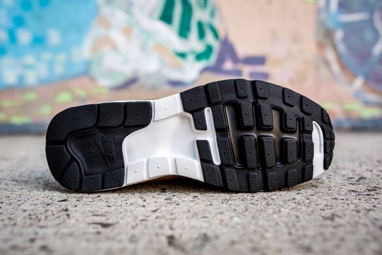 W_Nike_Air_Max_1_Ultra_2.0_SI_881103_200-1_2048x2048-768x512.jpg