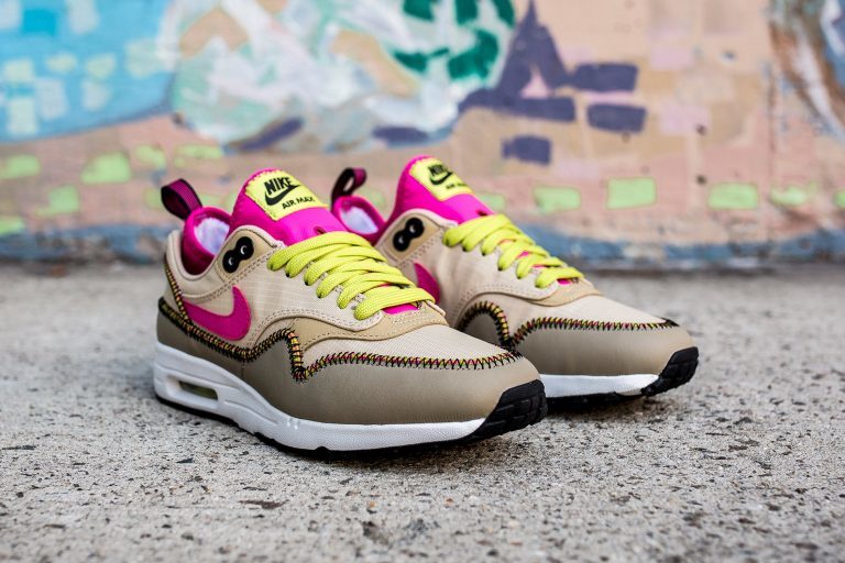W_Nike_Air_Max_1_Ultra_2.0_SI_881103_200_angle_2048x2048-768x512.jpg