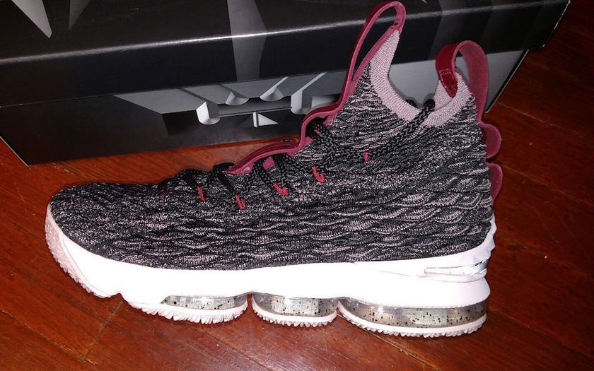 nike-lebron-15-pride-of-ohio-897648-003-4.jpg