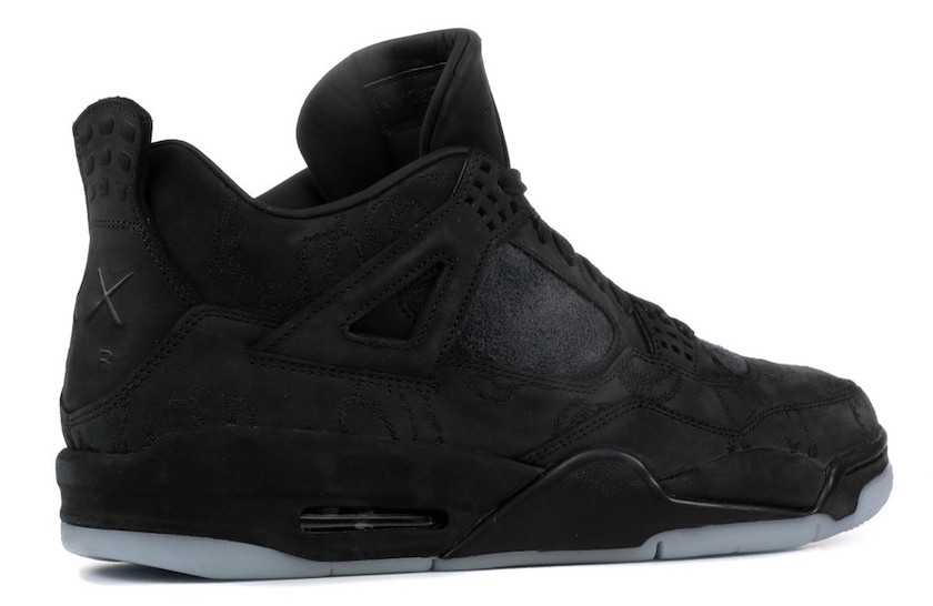 air-jordan-4-kaws-black-cyber-monday-930155-001-4.jpg