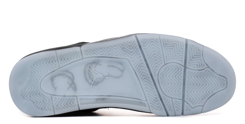 air-jordan-4-kaws-black-cyber-monday-930155-001-5.jpg